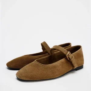 Brown Low Heel Retro Closed Toe Faux Leather Sandals Women