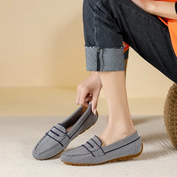Women's Flat Shoes Soft Sole Anti-Slip Casual Bean Large Size 2025 - Image 2